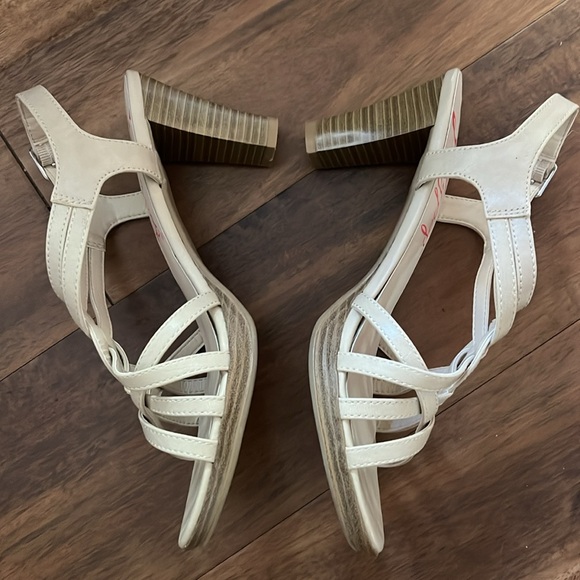 Sandals - Picture 3 of 4